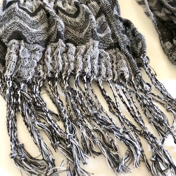 Gray & Black Knitted Scarf with Fringe - Picture 3 of 6